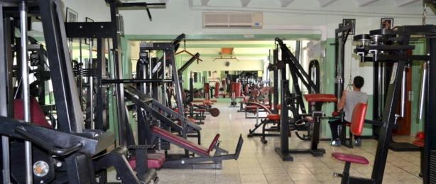 Equipamiento de entrenamiento y peso libre